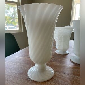 White swirl milk, glass type vase